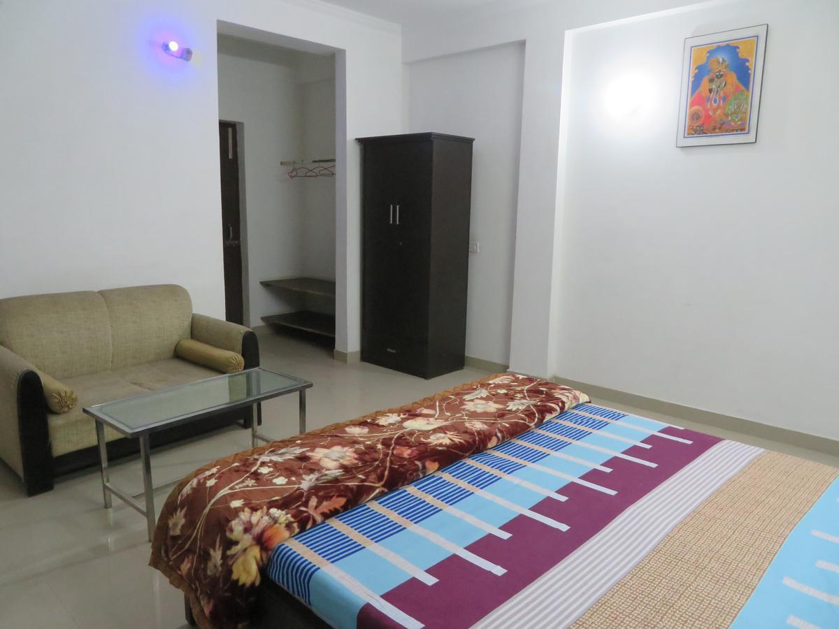 Nikunj Palace Hotel Vrindāvan Esterno foto