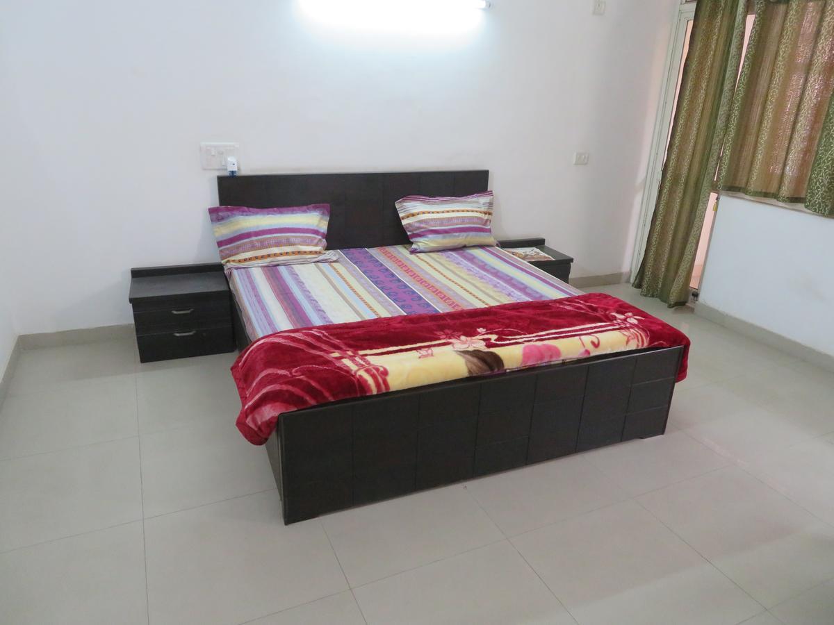 Nikunj Palace Hotel Vrindāvan Esterno foto