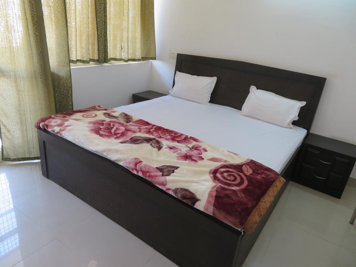 Nikunj Palace Hotel Vrindāvan Esterno foto