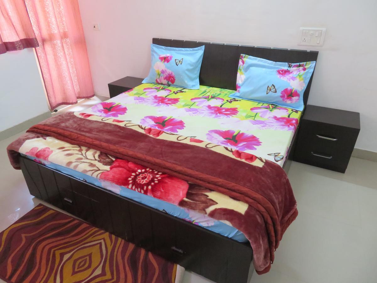 Nikunj Palace Hotel Vrindāvan Esterno foto