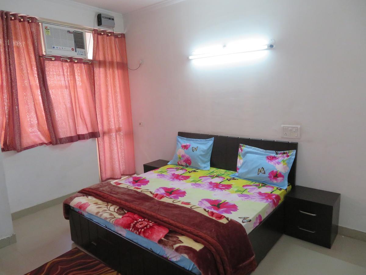 Nikunj Palace Hotel Vrindāvan Esterno foto