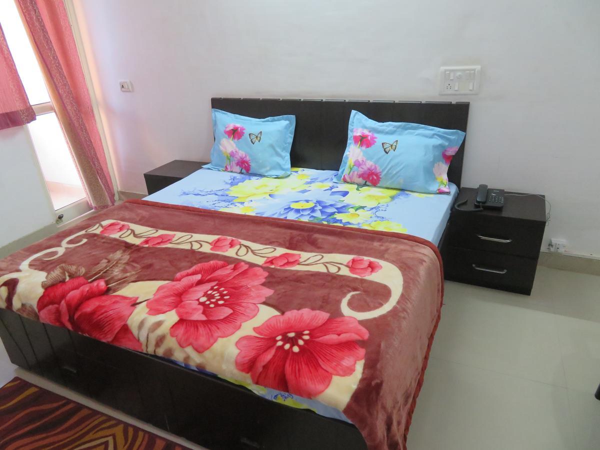 Nikunj Palace Hotel Vrindāvan Esterno foto
